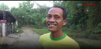 Warga Dinar Indah Fokus Pembersihan Rumah Karena di Terjang Banjir