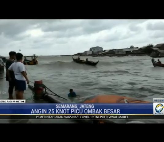 Gelombang Tinggi Hantam Pesisir Utara Semarang