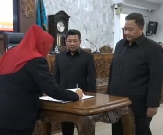 DPRD SEMARANG SAHKAN PERDA Pajak dan Retribusi Daerah