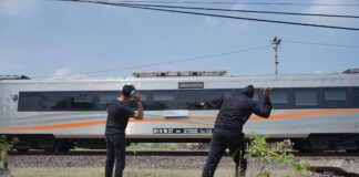 Awas! Jangan Melempar Batu ke Kereta Api, Bisa Dipidana Penjara 20 Tahun