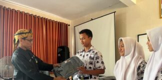 Dikunjungi Disdikbud Jateng, Siswa Terdampak Rob di Sayung Dapat Bantuan dan Semangat Baru