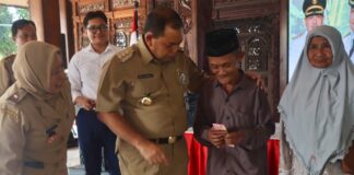 BLT DBHCHT Tahap I 2025 Disalurkan, Bupati Semarang Imbau Warga Gunakan untuk Kebutuhan Pokok