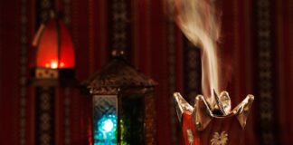 Bakar Kemenyan, Tradisi atau Syirik? Ini Penjelasan Ulama dan Dalilnya