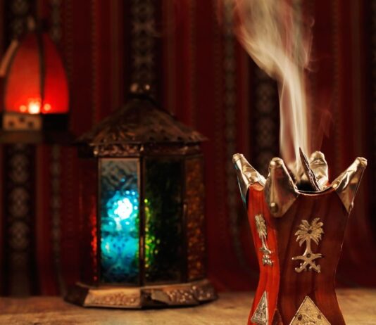 Bakar Kemenyan, Tradisi atau Syirik? Ini Penjelasan Ulama dan Dalilnya