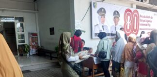 Warga Antre Sejak Pagi, Ribuan Paket Sembako Subsidi Ludes di Sayung