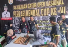 Bupati Kendal Ikut Bertanding di Kejuaraan Catur Nasional, Suasana Tegang Berubah Cair