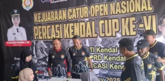 Bupati Kendal Ikut Bertanding di Kejuaraan Catur Nasional, Suasana Tegang Berubah Cair