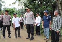 Kapolres Kendal Apresiasi Warga Dusun Genting yang Berperan Aktif dalam Pencarian Korban Laka Air