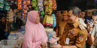 Jelang Nataru, Gubernur Jateng Tinjau Pasar Karangayu: Harga Cabai dan Bawang Merangkak Naik