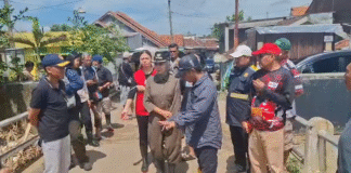 Bupati Kendal Kunjungi Korban Banjir, Pastikan Perbaikan Tanggul Segera Dilakukan