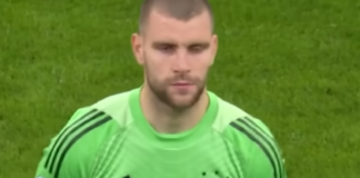 Maarten Paes Catat Debut di Ajax, Namun Sang Pelatih Justru Beri Respons Dingin