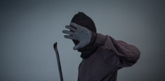 Misteri Kamar Terkunci di Bekasi: Eks Karyawan JICT Tewas, Istri Masih Kritis