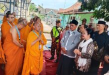 Masjid Al Falah Genuk Jadi Saksi Indahnya Toleransi: Wali Kota Agustina Sambut Biksu Thudong dengan Semangat Semarang Damai