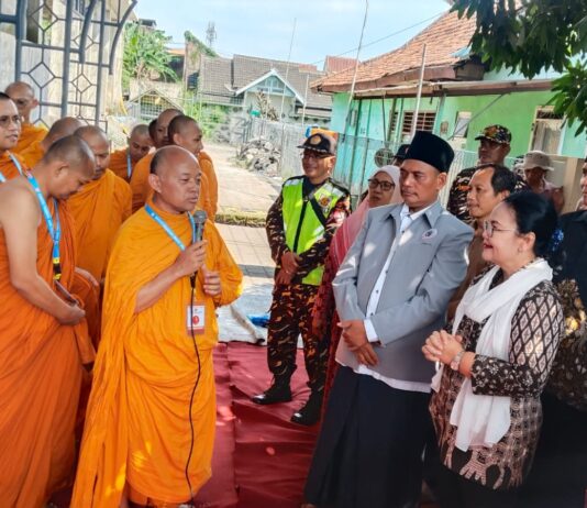 Masjid Al Falah Genuk Jadi Saksi Indahnya Toleransi: Wali Kota Agustina Sambut Biksu Thudong dengan Semangat Semarang Damai