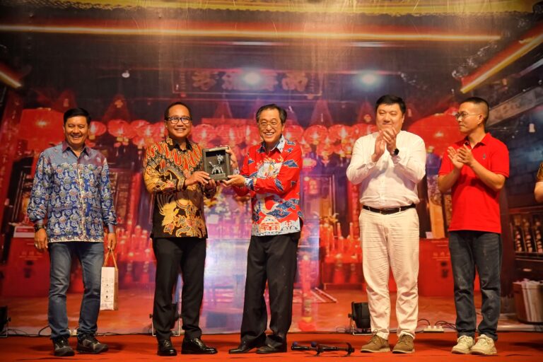 Pemkot Bersama Warga Masyarakat Rawat Harmoni dalam Perayaan Kedatangan Kimsin YS Poo Seng Tay Tee ke-166