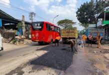 Respons Keluhan Warga, Wali Kota Agustina Pastikan Perbaikan Jalan Kalipancur Terus Dilakukan