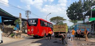 Respons Keluhan Warga, Wali Kota Agustina Pastikan Perbaikan Jalan Kalipancur Terus Dilakukan