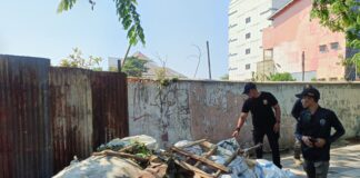 Satpol PP Kota Semarang Tertibkan Usaha Rosok di Sepanjang Jalan Kolonel Sugiyono