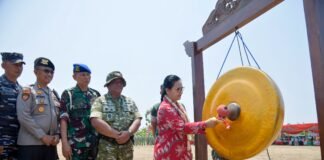 Wali Kota Semarang Agustina Wilujeng, TNI, dan Warga Bergotong Royong Bangun Penggaron Kidul lewat TMMD