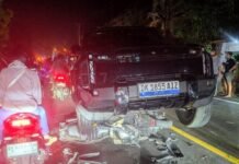 Ngeri! Detik-Detik Mobil Chery Hantam Jemaah Antrean BBM di Jembrana, Bodi Motor Hancur Seketika